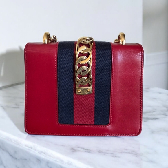 Authentic Gucci Sylvie mini bag - Picture 3 of 12